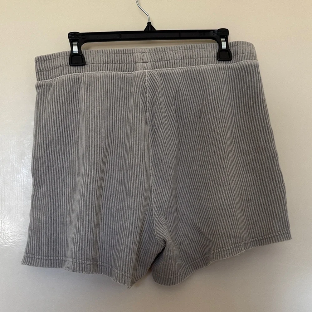 Reebok Women's natural dye Gray Ribbed Shorts size M